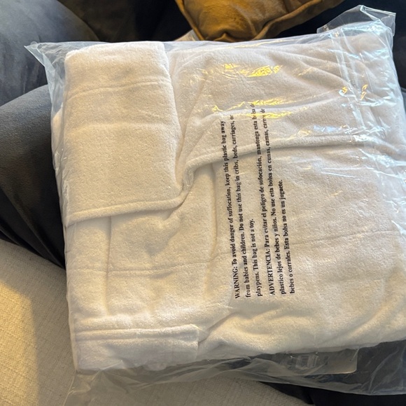 George Soft White Lounge Robe - Picture 3 of 3